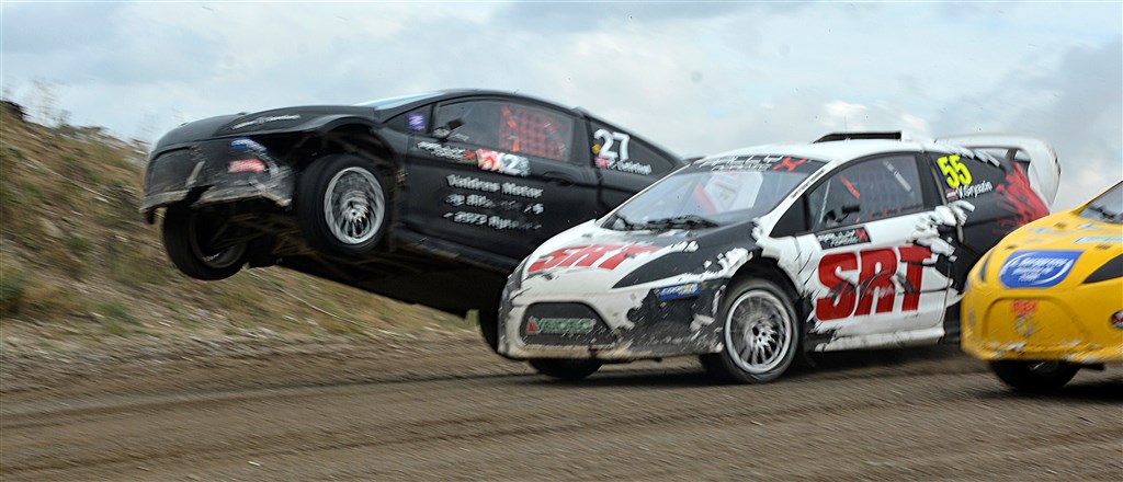 Flyvning er IKKE altid hurtigst i motorsport. I SuperCar Lites blev nordmanden Petter Leirhol overhalet af russeren Vasiliy Gryazin og Santosh Berggren fra Sverige.
